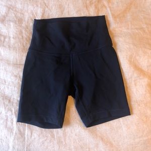 Lululemon Wunder Train 6” Bike Short